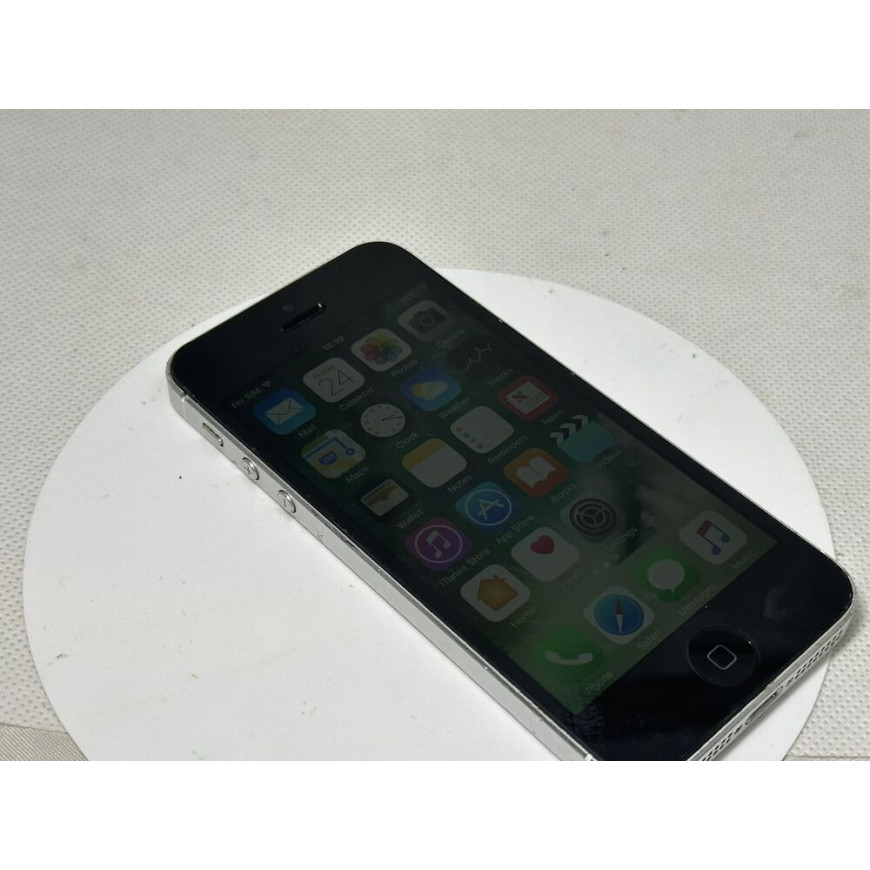 Apple iPhone 5 White ( Unlocked ) Smartphone