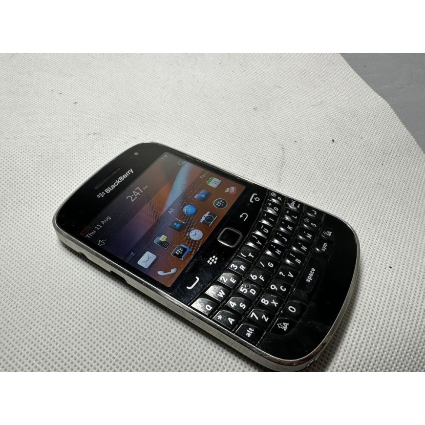 BlackBerry Bold Touch 9900 5MP 8GB (Unlocked) Smartphone - Black