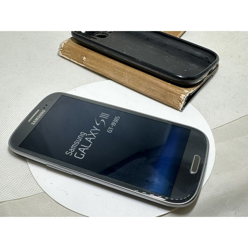 Samsung Galaxy S3  GT- I9305 LTE - Unlocked Smartphone